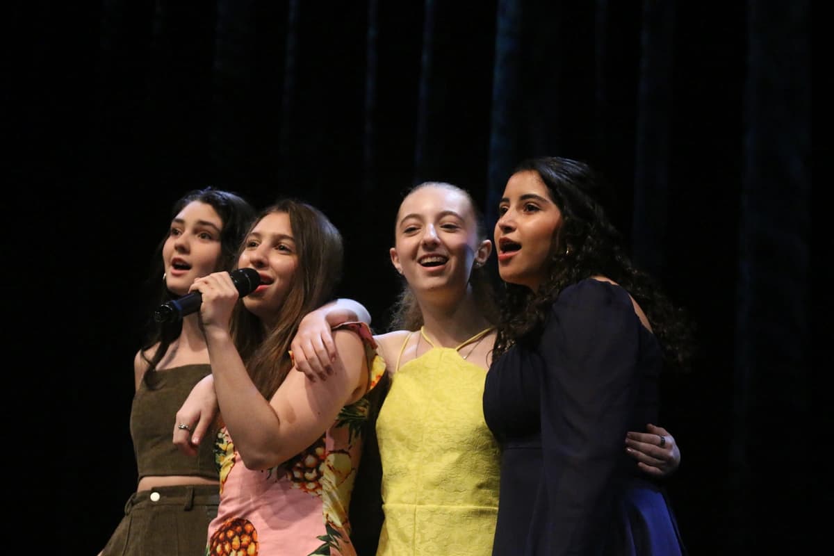 OVATION! singing class at the Richmond Hill performing arts academy