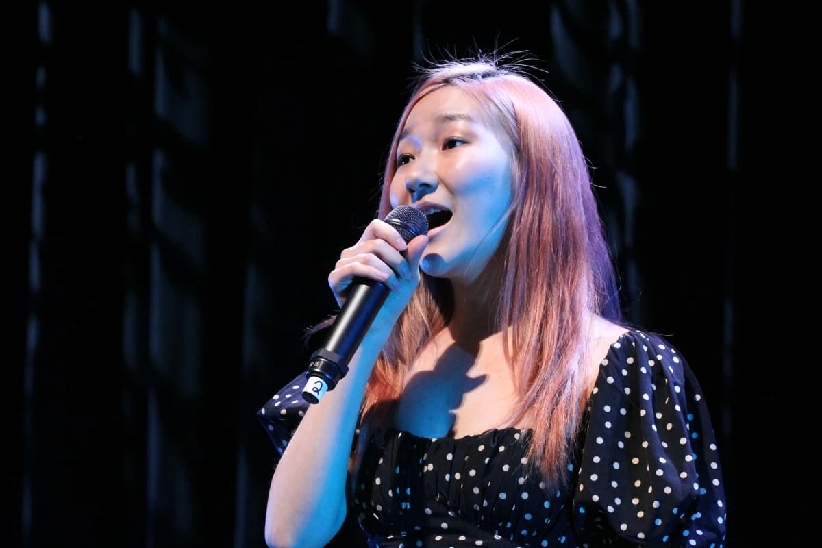 OVATION! student singing during a lesson in Richmond Hill